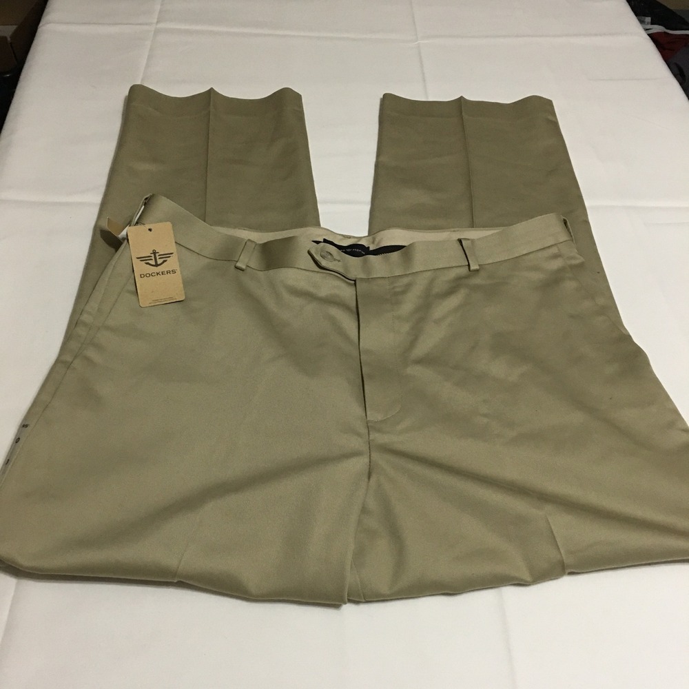Dockers D4 Relaxed Fit Khakis Pants Mens 38x30 Beige Flat Front NWT